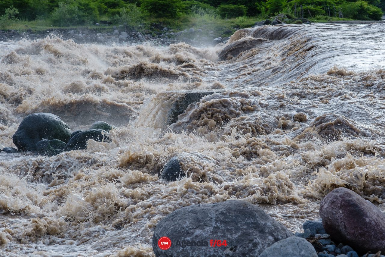 La fuerza del río Armería.