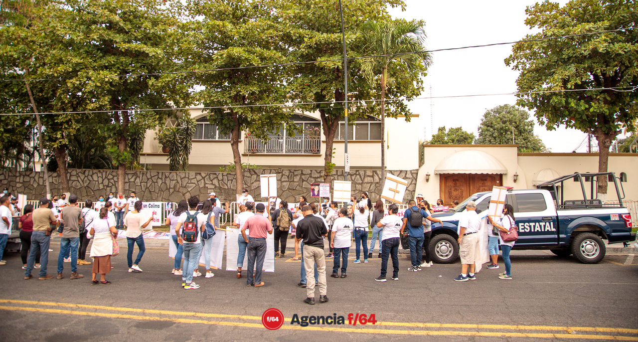 Frente a  Casa de Gobierno.