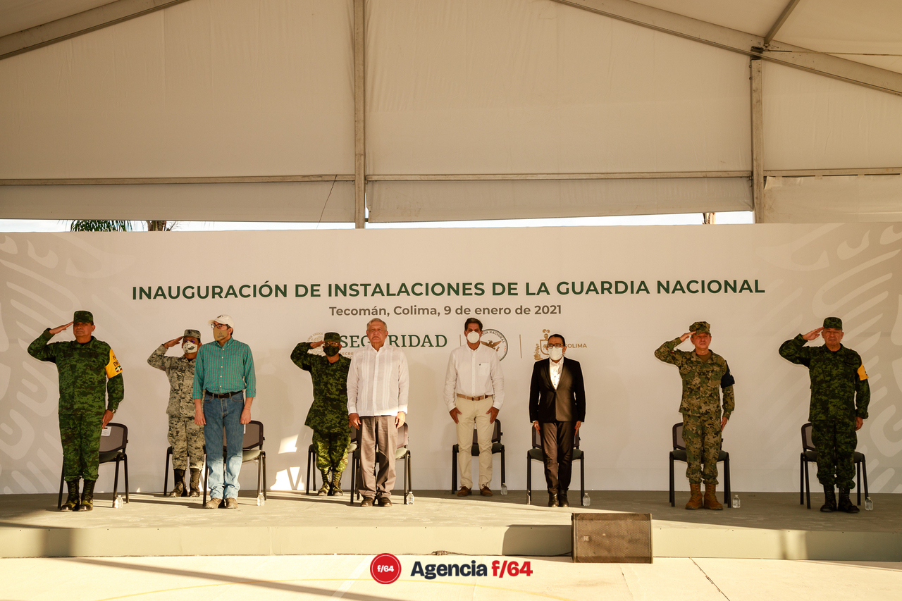 Honores a la bandera.