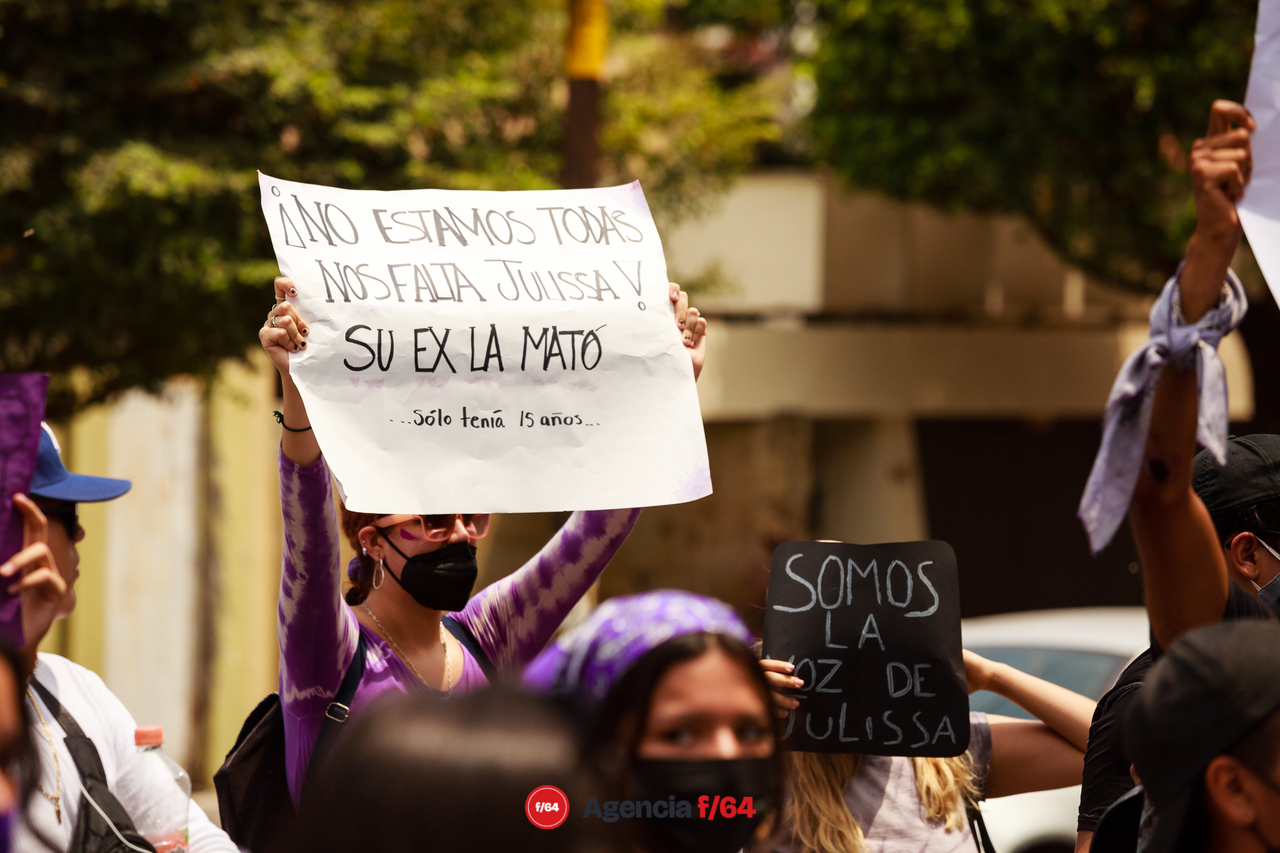 Marchan jóvenes para pedir justicia por el feminicidio de Julissa