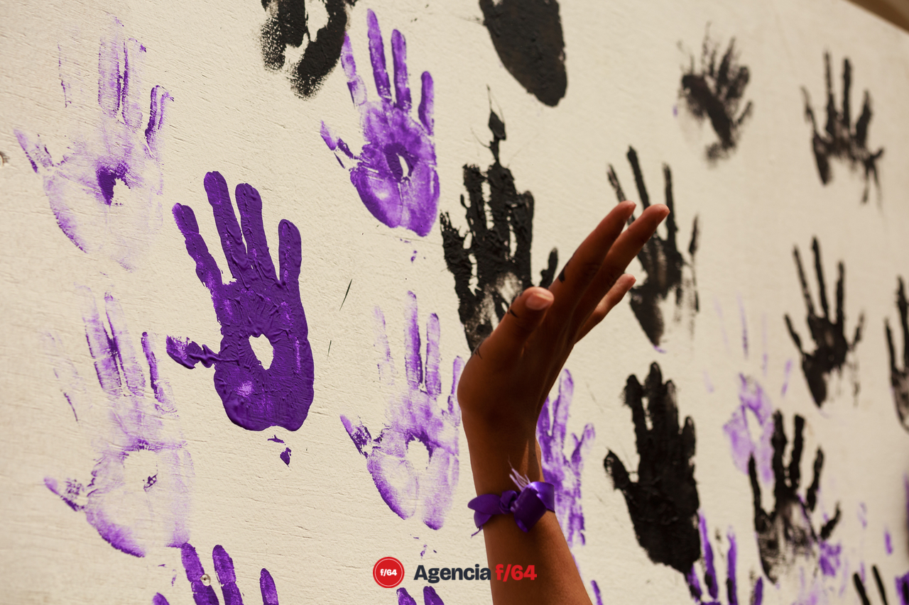 Alrededor de unos 150 adolescentes marcharon por las calles de Colima para pedir justicia por el feminicidio de Julissa.