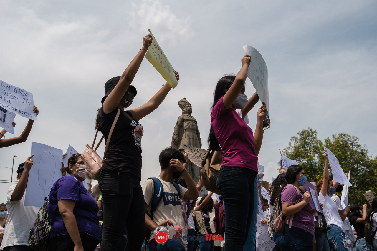 Alrededor de unos 150 adolescentes marcharon por las calles de Colima para pedir justicia por el feminicidio de Julissa.

La marcha realizó una reapropiación de la glorieta del Rey Colimán.