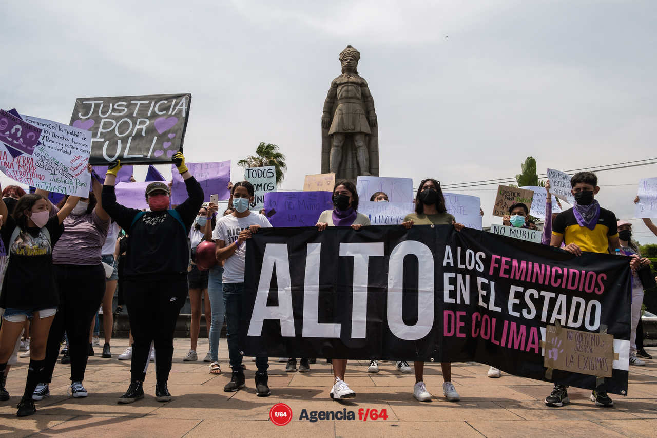 Alrededor de unos 150 adolescentes marcharon por las calles de Colima para pedir justicia por el feminicidio de Julissa.

La marcha realizó una reapropiación de la glorieta del Rey Colimán.