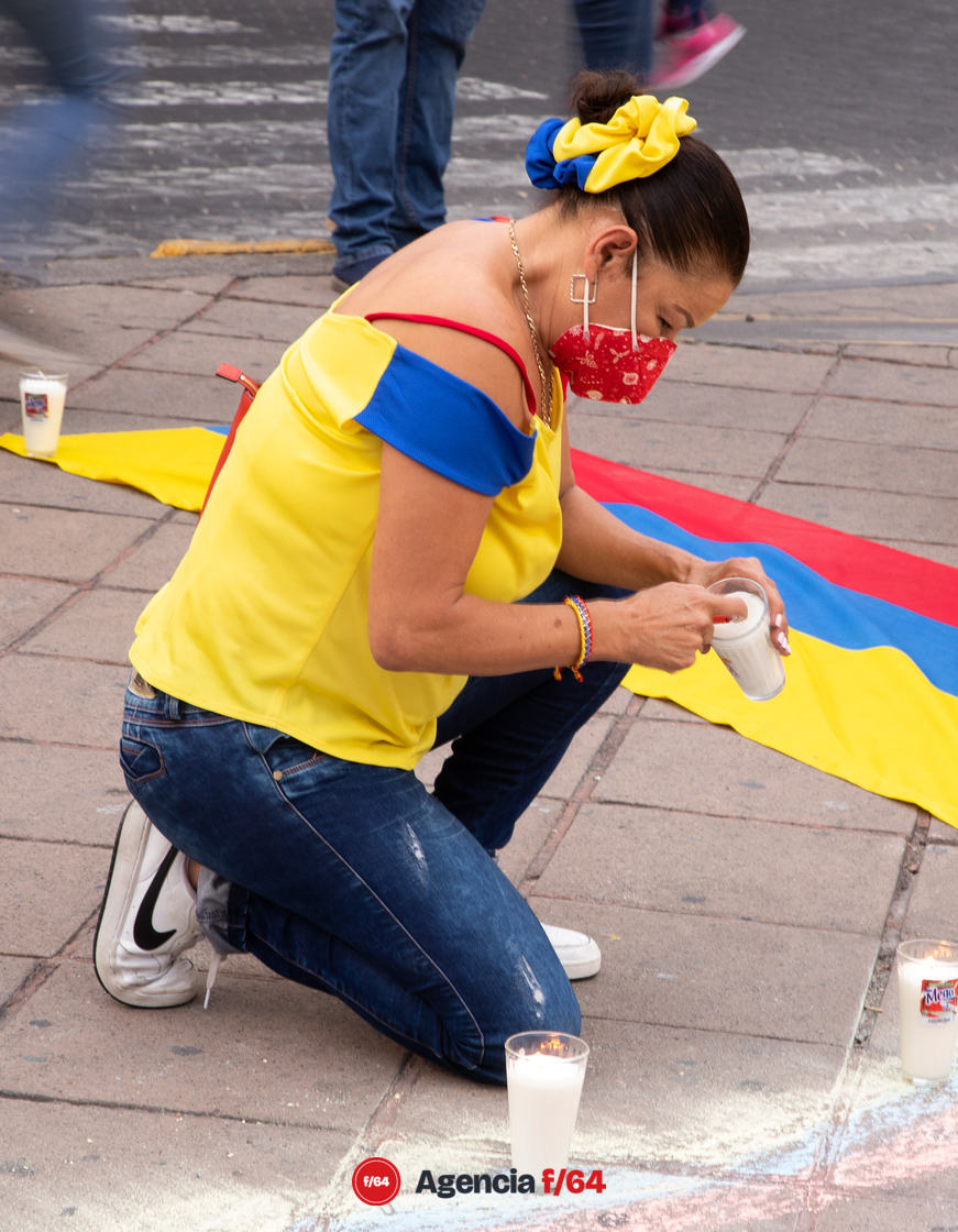 Encendiendo una luz de esperanza para sus compatriotas.