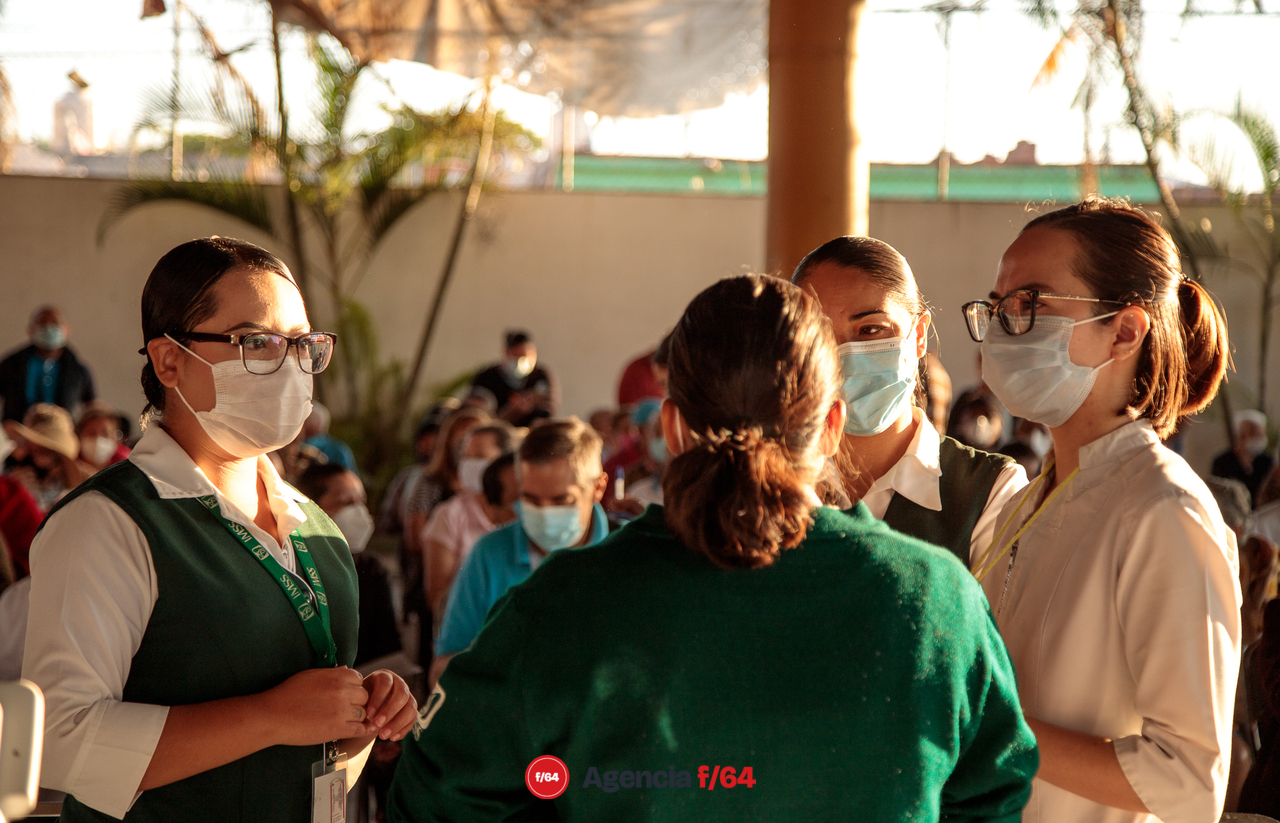 Enfermeras y enfermeros del sector Salud del Estado de Colima que han trabajado en la vacunación contra COVID-19.