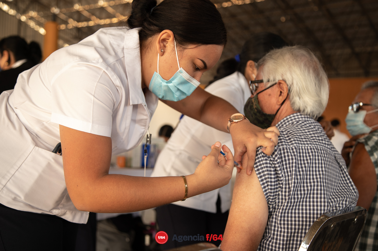 Enfermeras y enfermeros del sector Salud del Estado de Colima que han trabajado en la vacunación contra COVID-19.