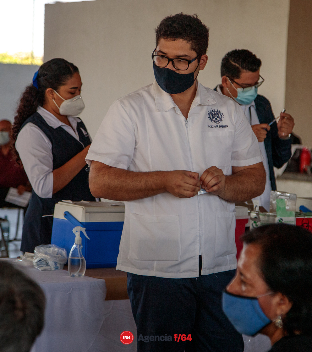 Enfermeras y enfermeros del sector Salud del Estado de Colima que han trabajado en la vacunación contra COVID-19.